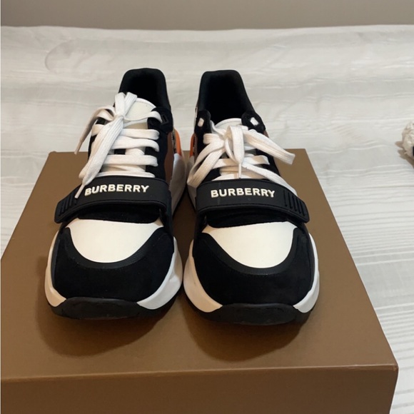 New only tried on for a few hours for pictures - Picture 2 of 6